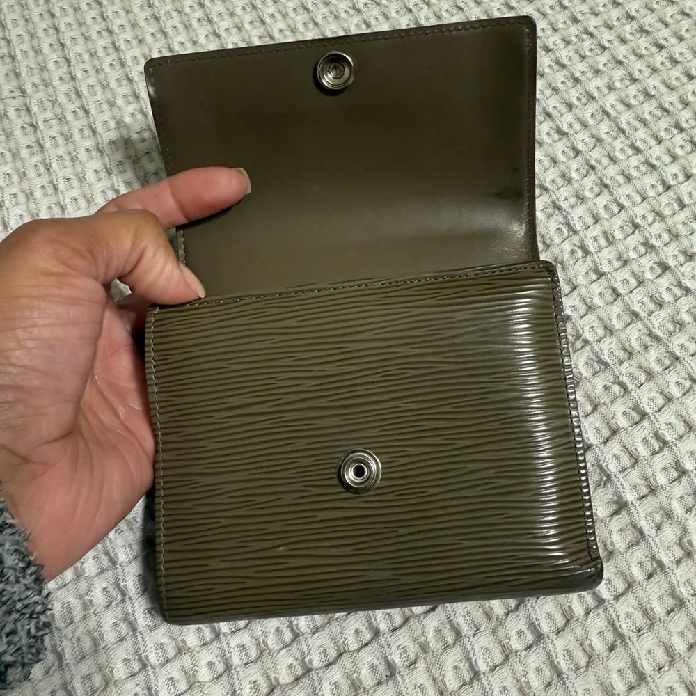 Louis Vuitton Epi Portefeuille Tri Fold